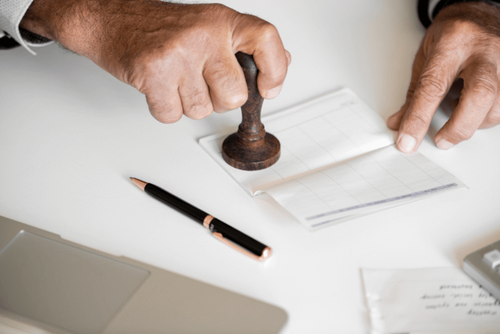 Falsificação de documentos: entenda os crimes envolvidos